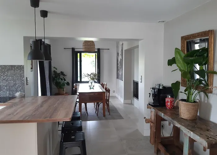 Сasa de vacaciones Maison 8 Personnes Avec Grand Jardin Et Piscine Chauffée *