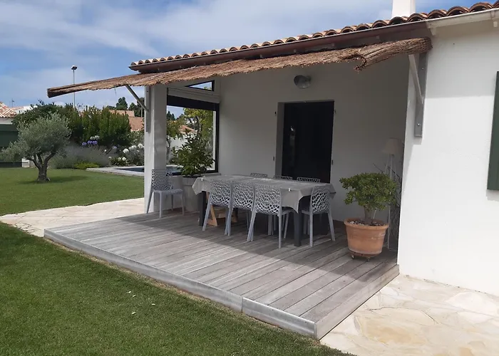 Сasa de vacaciones Maison 8 Personnes Avec Grand Jardin Et Piscine Chauffée *